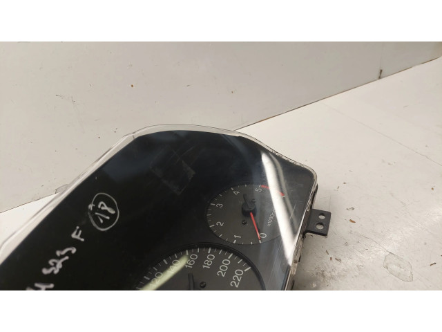 Přístrojová deska  Mazda 323 F 1999 BJ4WC  