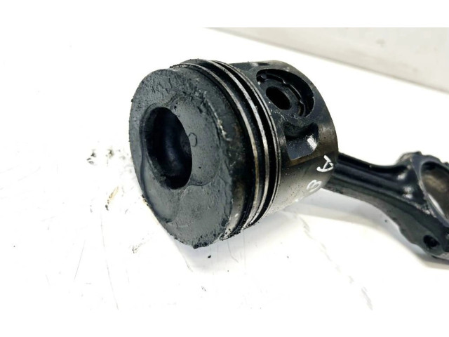  Поршень с шатуном    Volkswagen PASSAT B4  