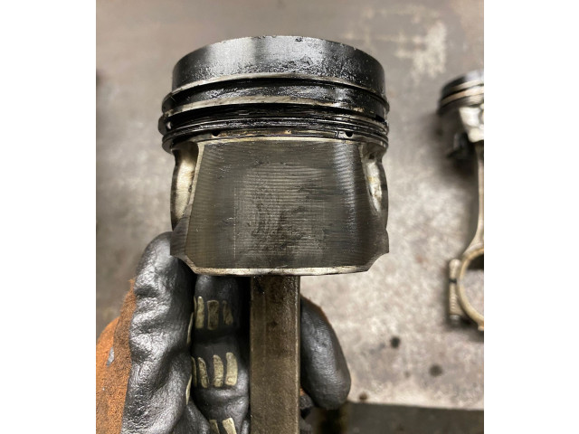  Поршень с шатуном  CFG, CFG  Skoda Superb B6 (3T)  