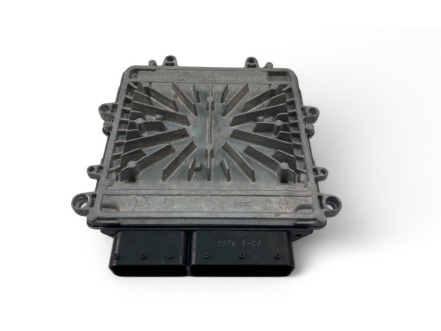 Блок управления двигателем Блок управления 31392982, 0281030782   Volvo V70