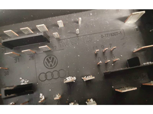 Блок предохранителей  1k0937125, 1K0937125   Skoda Octavia Mk2 (1Z)    