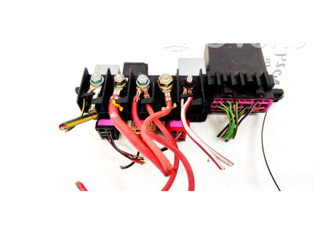 Блок предохранителей 8L0941822, 8L0941822 Volkswagen Golf IV