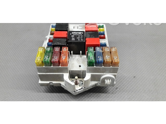 Блок предохранителей 51739425 Fiat Idea