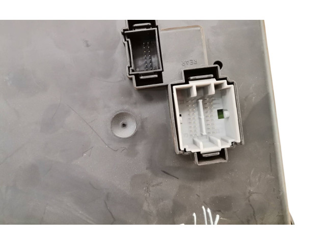 Блок предохранителей 30728512, 06W033 Volvo XC90