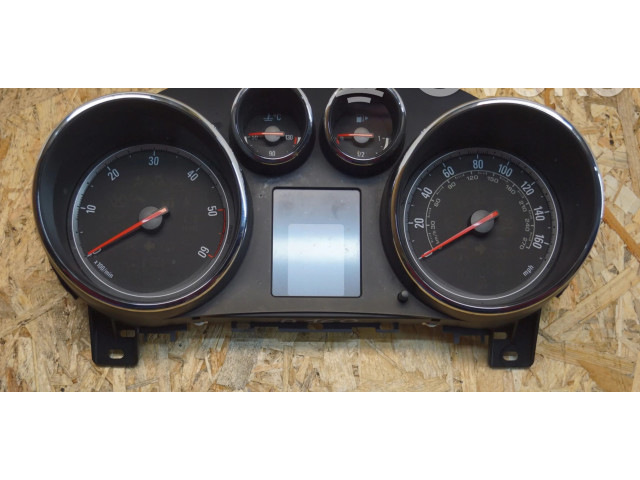 Панель приборов 13387202 Vauxhall Astra J