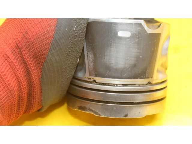 Поршень с шатуном 81L123 Volvo S60