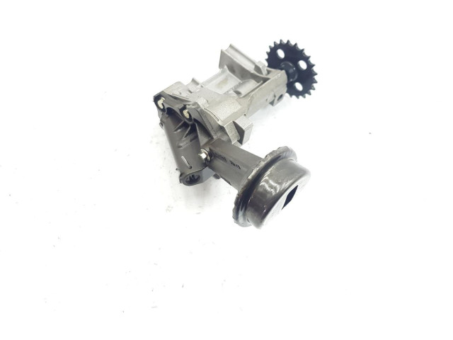 Масляный насос 8200307174, 150108334R Dacia Dokker 1.5