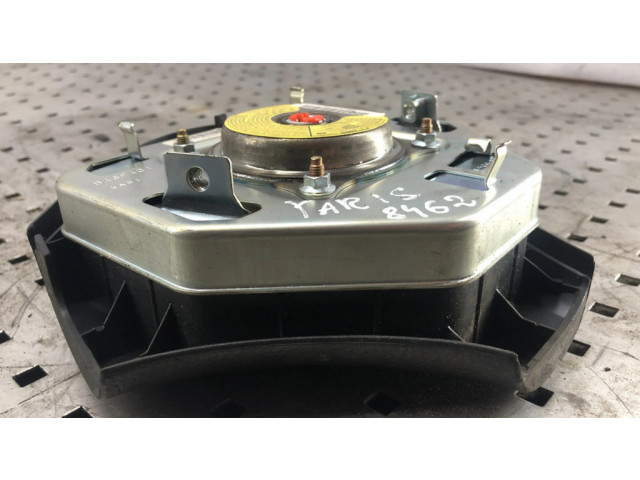 Подушка безопасности водителя 8439401 Toyota Yaris Verso