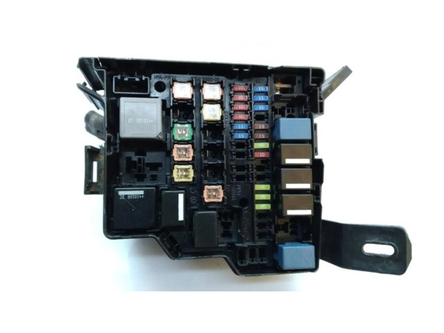 Pojistková skříňka 8V5114B144BA Ford Fiesta 2010