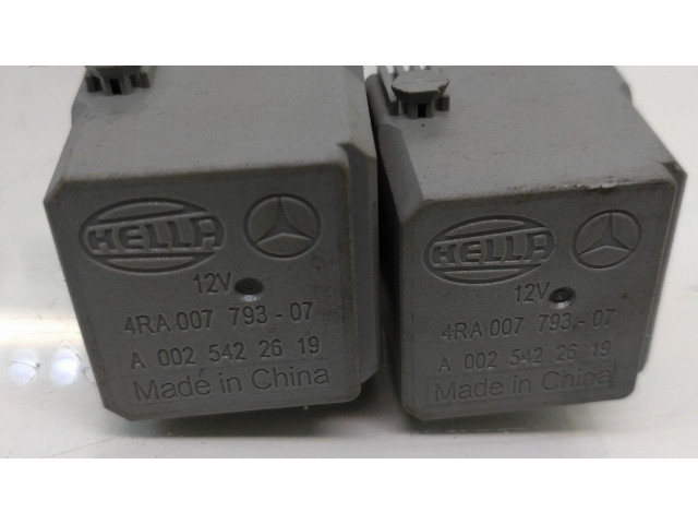 Pojistková skříňka 016706581, A0025422619 Mercedes-Benz E W212 2010