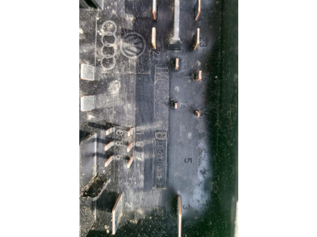 Блок предохранителей 1K0937125D Audi Q3 8U