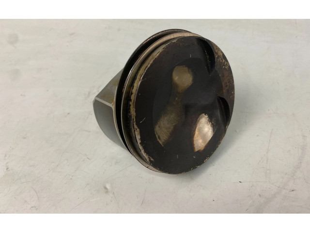  Поршень DNUE 06KBG, 82.435  Audi A3 S3 8V  