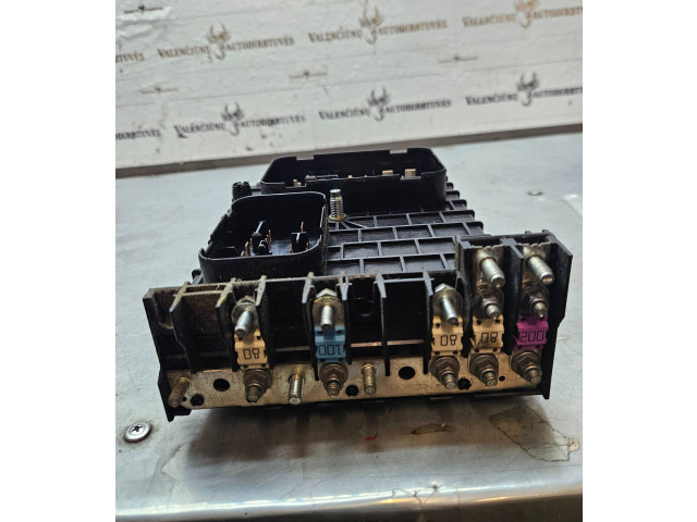 Блок предохранителей 1K0937124H   Audi A3 S3 8P    