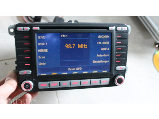 Радио/ проигрыватель CD/DVD / навигация