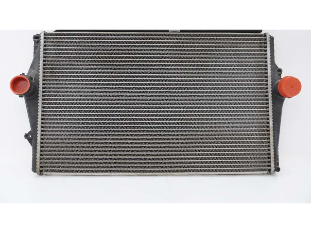 Радиатор интеркулера 8671694 Volvo S80