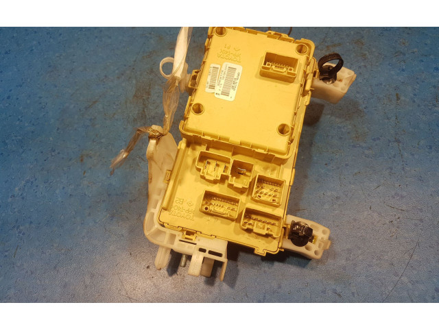 Блок предохранителей  89221-0F010, 89221-0F010   Toyota Corolla Verso E121    