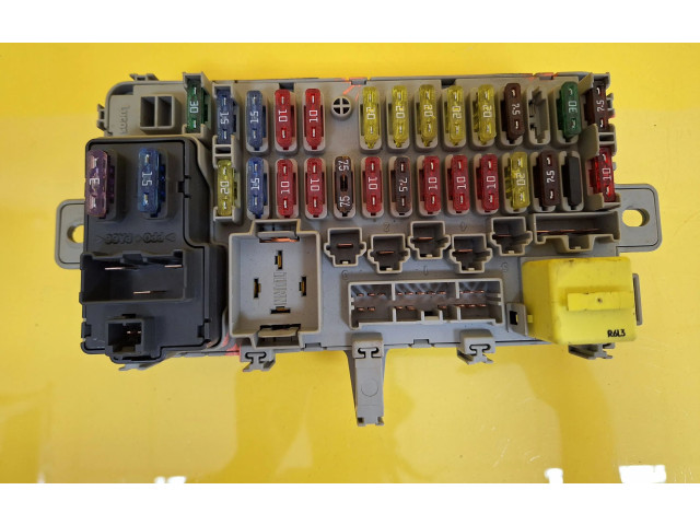 Блок предохранителей YQE102720 Rover 620