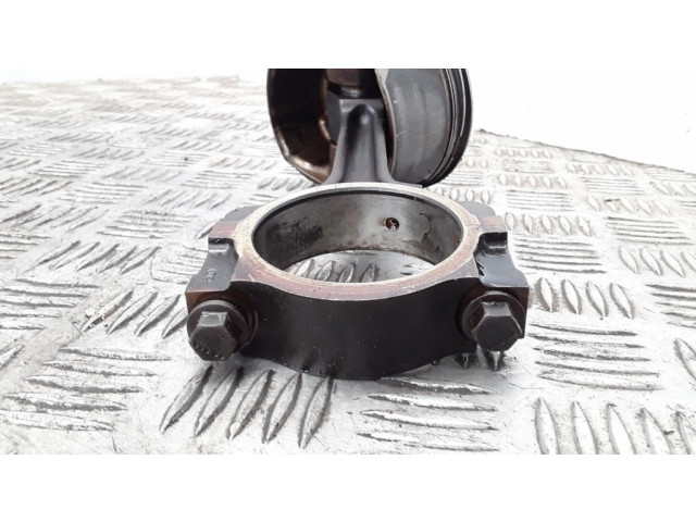 Píst Saab 9-7X pro benzínový motor 4.2