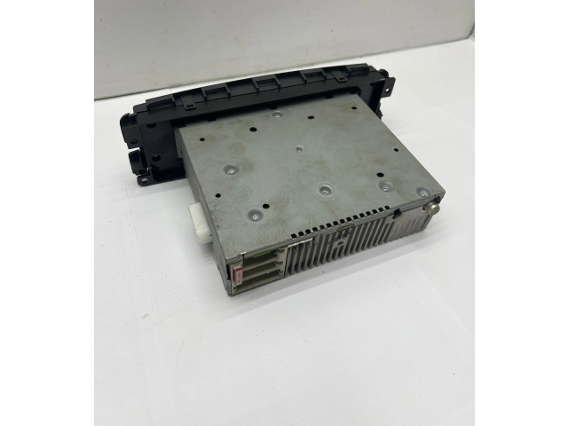 Радио/ проигрыватель CD/DVD / навигация