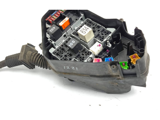 Pojistková skříňka Porsche Cayenne (92A) 2011