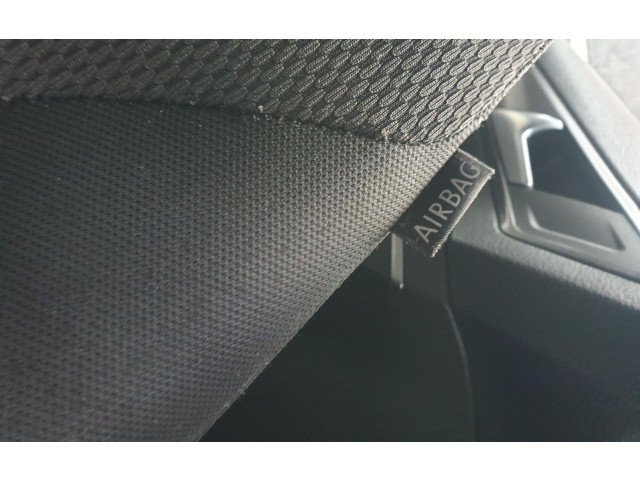 Подушка безопасности в сиденье Volkswagen Golf VII