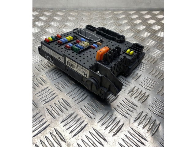 Блок предохранителей 30728512, 28017881 Volvo S80