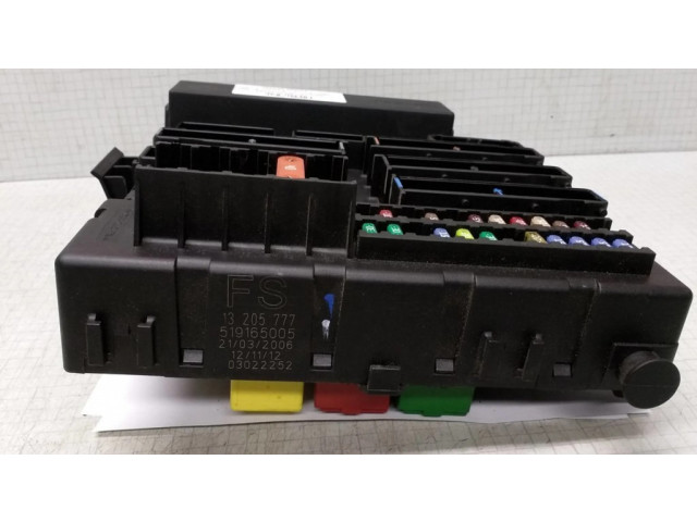 Pojistková skříňka 13205777, 12GX74 Opel Vectra C 2006