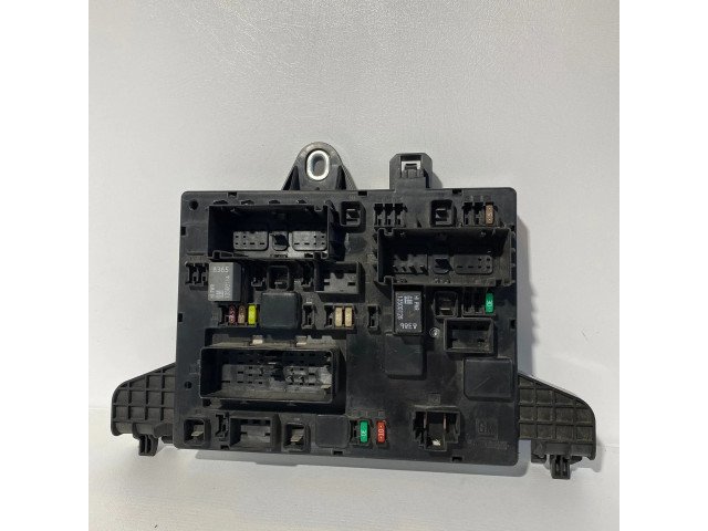 Pojistková skříňka 365927271, 13302300 Opel Astra 2010