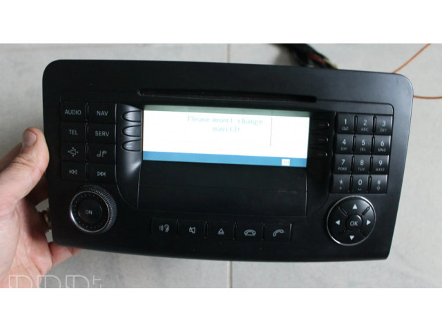 Радио/ проигрыватель CD/DVD / навигация