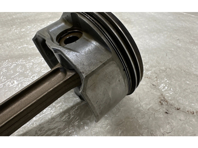 Píst Mercedes-Benz CLS AMG C219