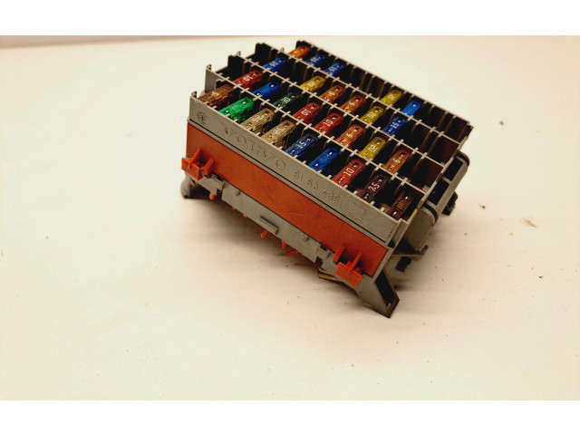 Блок предохранителей  9162439   Volvo V70    