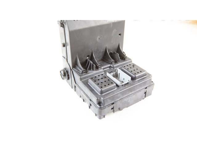 Блок предохранителей 30765646   Volvo V70    