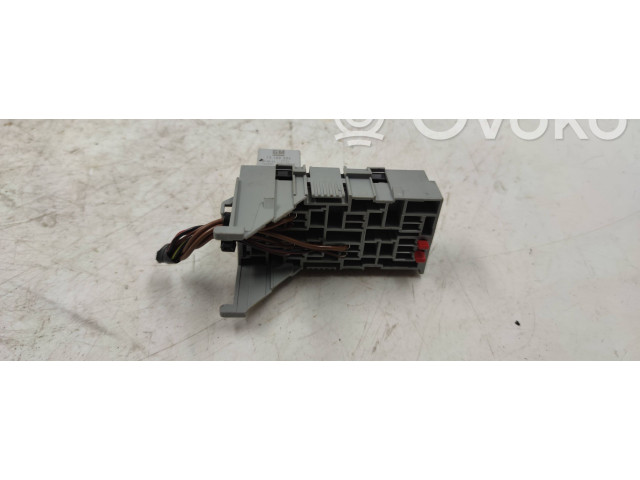 Блок предохранителей 93363145   Opel Meriva A    