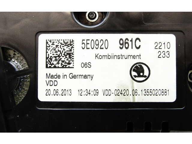 Панель приборов 5E0920961C Skoda Octavia Mk3 (5E)