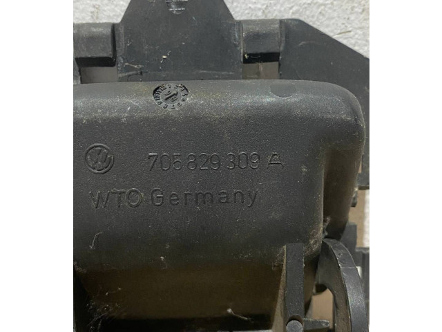 Замок багажника 705829309A    Volkswagen Transporter - Caravelle T4 1991 - 2003 года