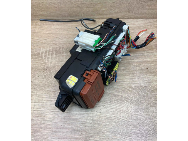 Блок предохранителей MR318828, MB953355   Mitsubishi Carisma    