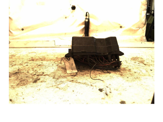   Pojistková skříňka    Mitsubishi Pajero 1990