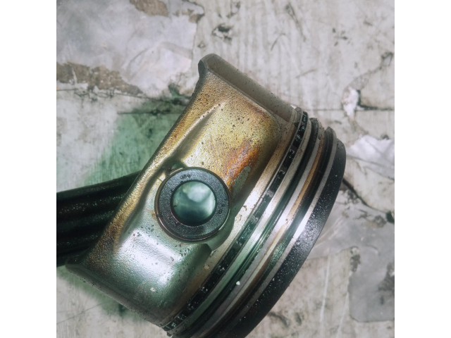 Píst Mercedes-Benz C W203 pro benzínový motor 3.2