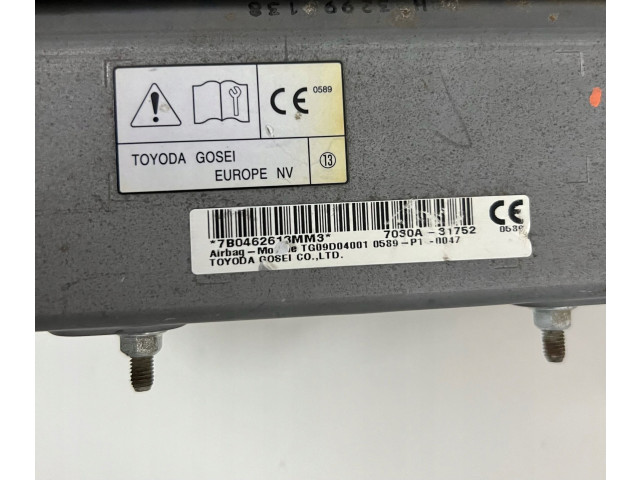 Подушка безопасности для колен 7030A31752 Mitsubishi Outlander