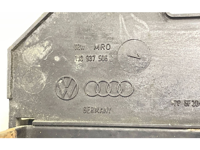 Блок предохранителей 1J0937506D Audi A3 S3 8L