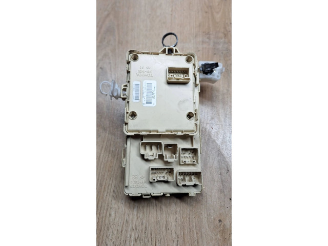 Блок предохранителей  892210F010, 2191822183   Toyota Corolla Verso E121    