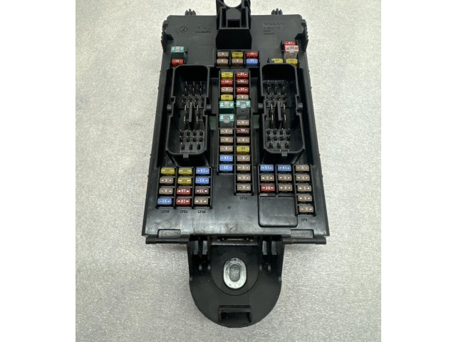 Блок предохранителей 32142591 Volvo XC90