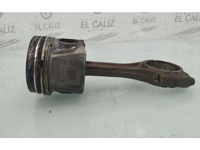 Píst Volkswagen PASSAT B5.5