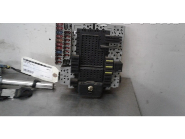 Блок предохранителей  2041305, 2041305   Volvo S80    