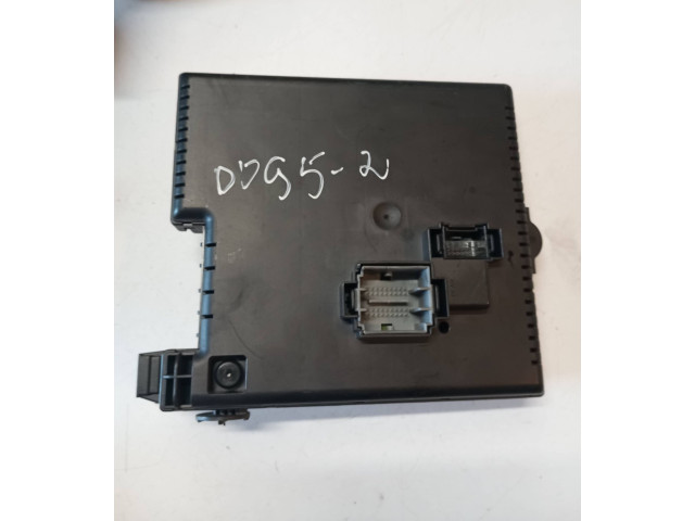 Блок предохранителей 30728512   Volvo XC90    