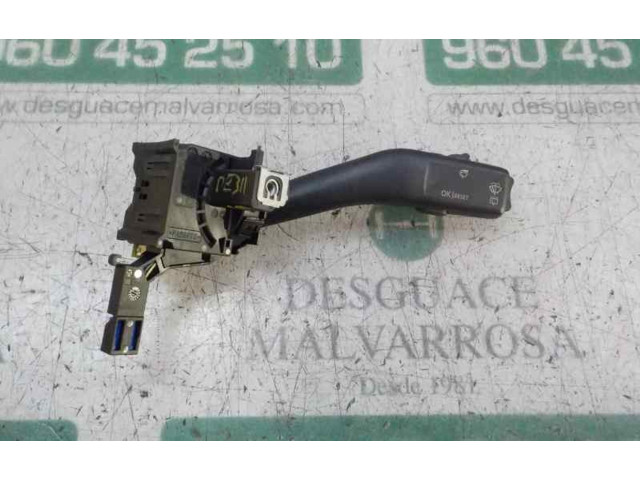 Ручка стеклоочистителей    Volkswagen Golf SportWagen