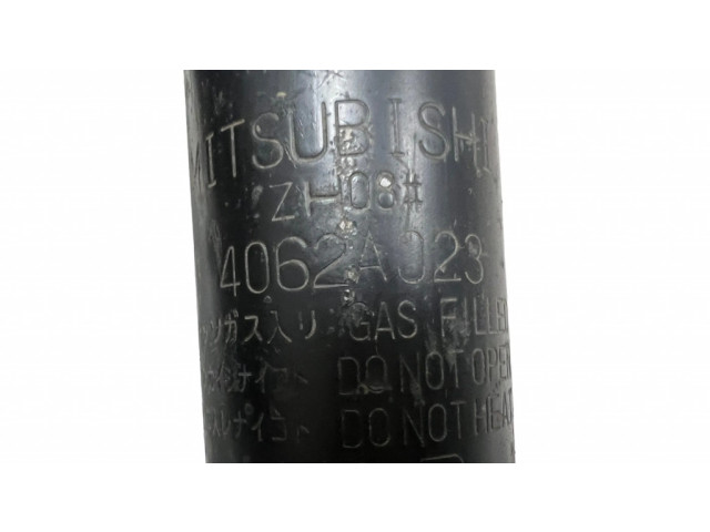 Передний амортизатор