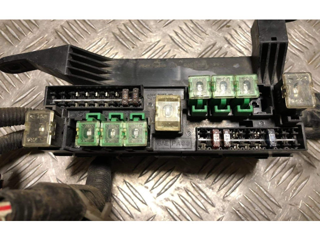   Pojistková skříňka 71543050, 71543052   Nissan Maxima 1999