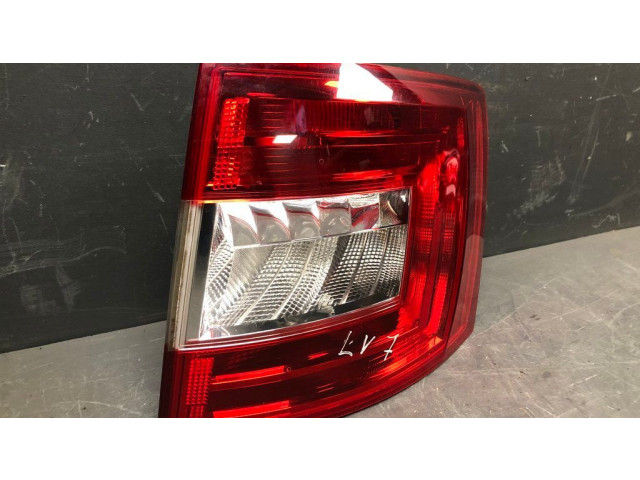 Задний фонарь в кузове