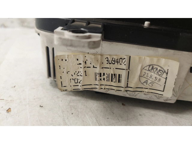 Панель приборов MR308402 Mitsubishi Carisma